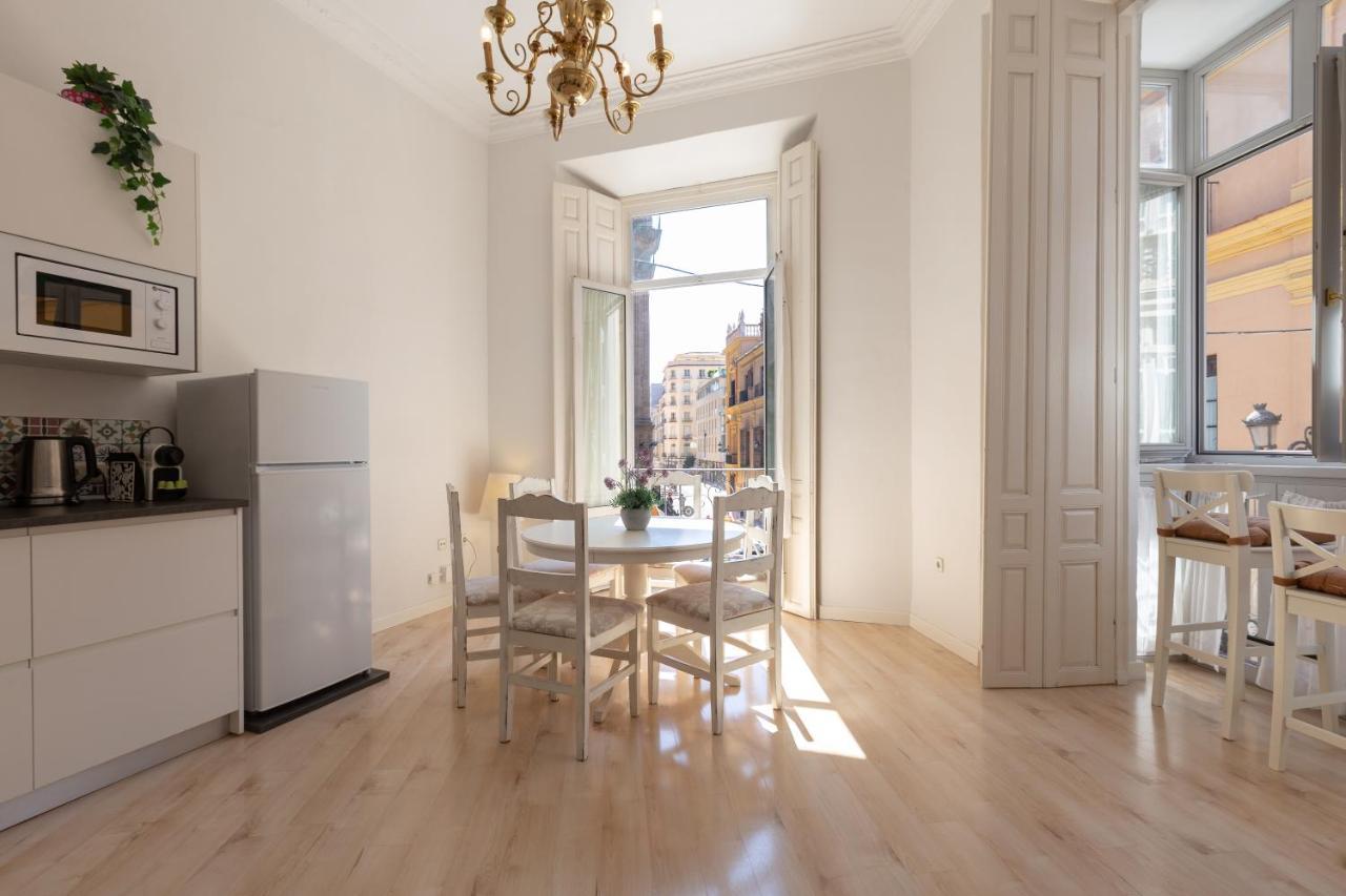 Luminoso Apartamento De Dos Habitaciones Con Vistas A Las Catedral Malaga Exterior photo